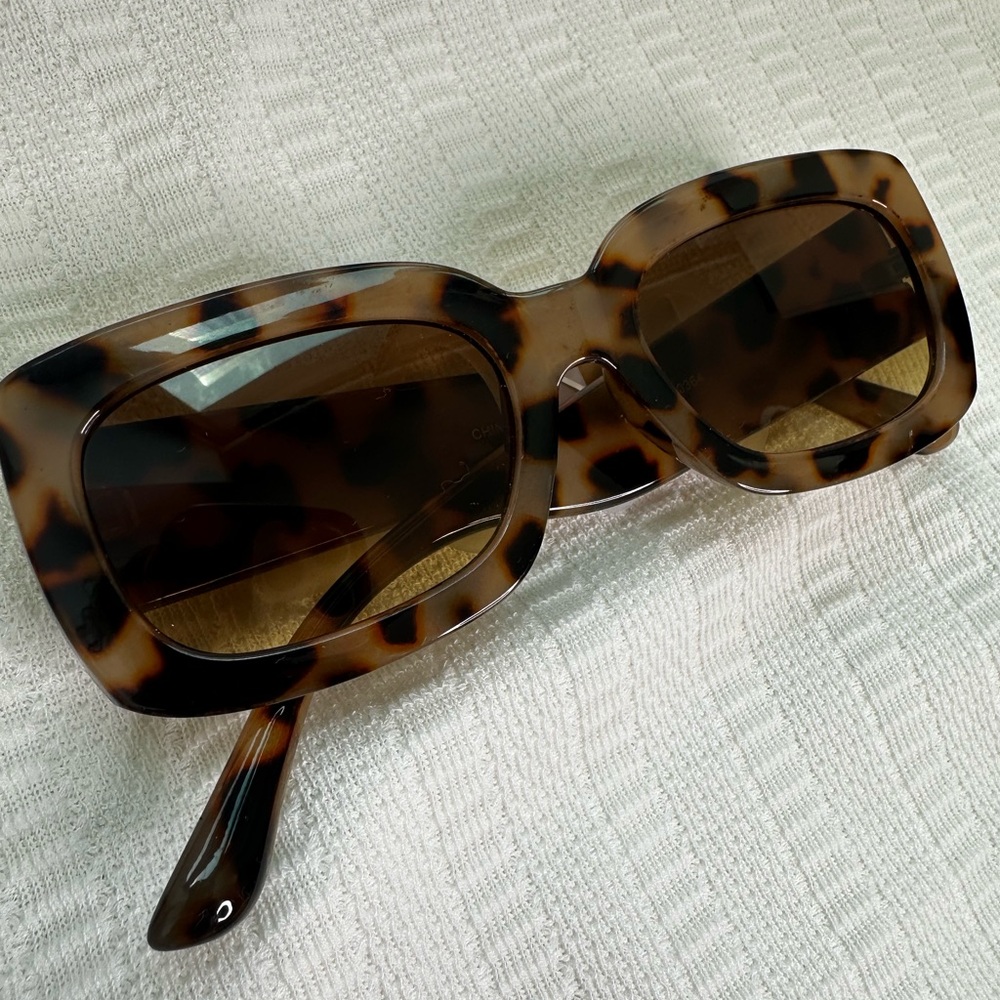 Tortoise Shell Sunglasses - Picture 3 of 6